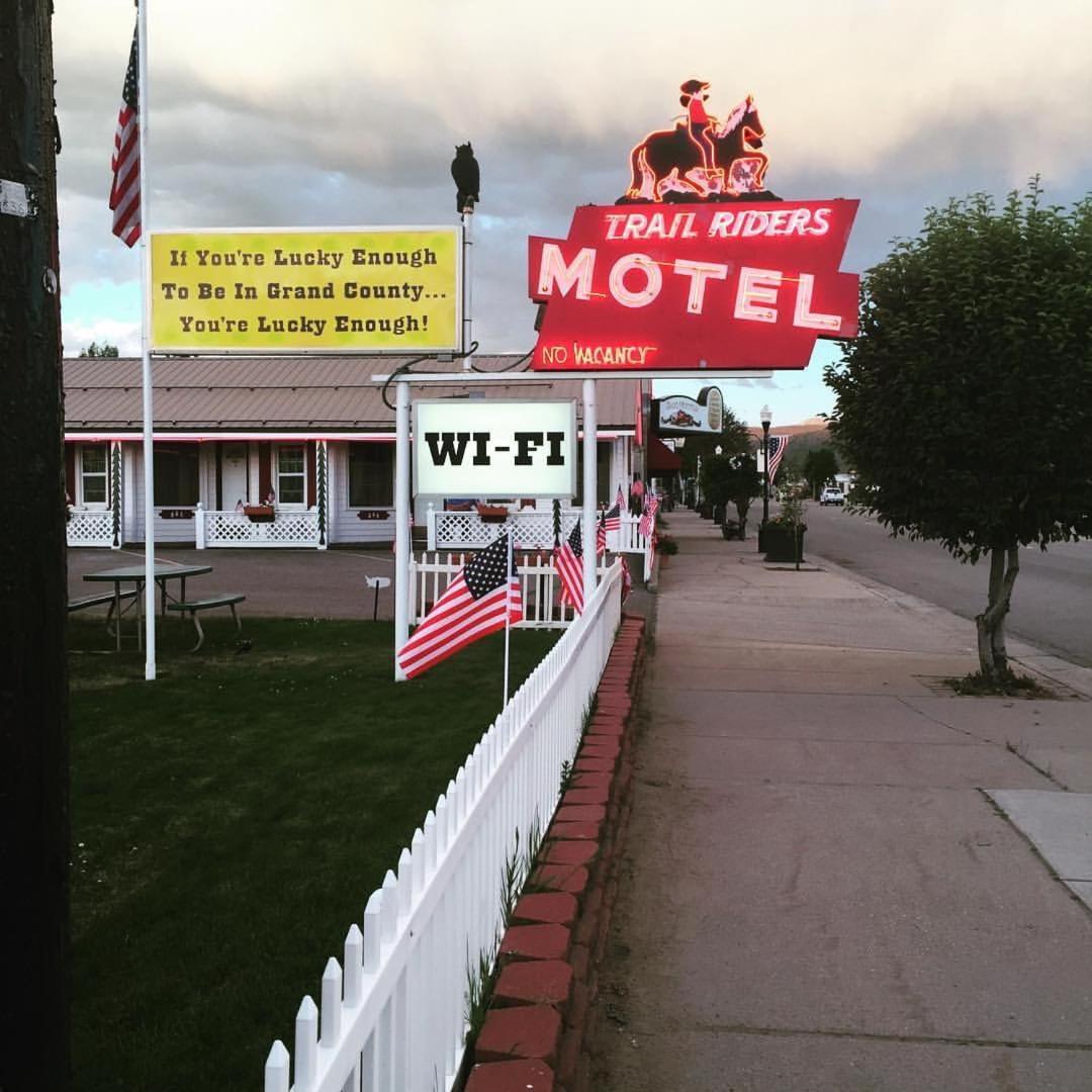 Trail Riders Motel Granby Buitenkant foto